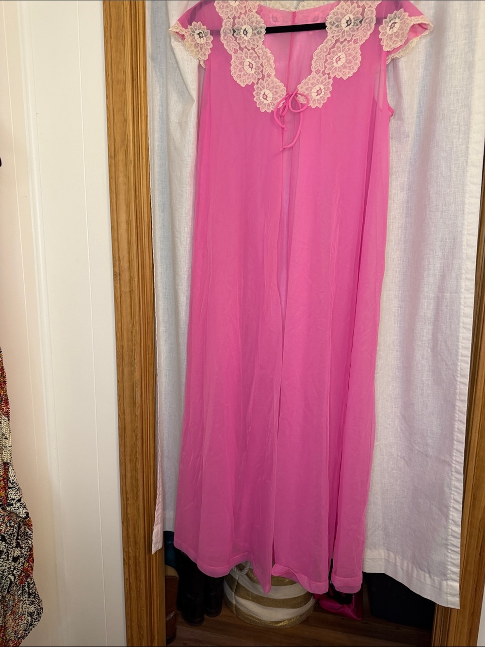 VTG 60’s Herson Kickernick Fuchsia Lace-Trim Chiffon Peignoir.
